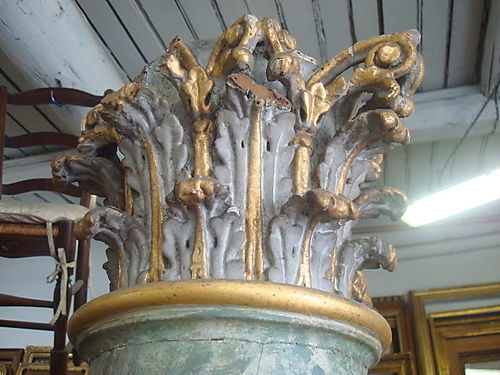 Detail of the pillar