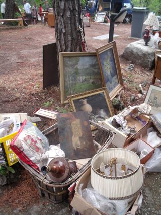 Stand in the brocante