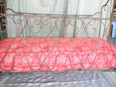 Iron_bed