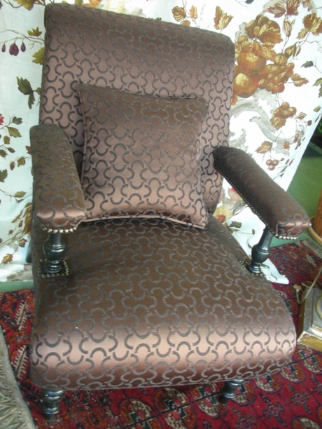 Modern_victorian_armchair